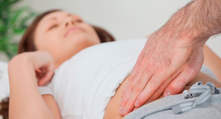 badanie pacjenta z chorobą zwyrodnieniową stawu biodrowego
